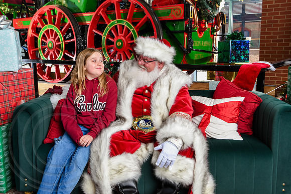 RKPhoto-2025-TheCharlestonSanta-Nov28-0066