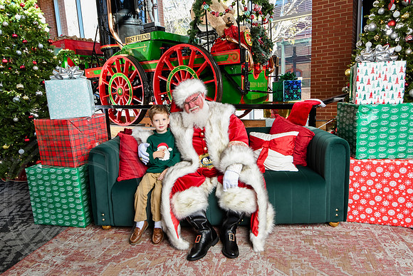 RKPhoto-2025-TheCharlestonSanta-Nov28-0067