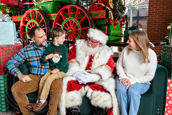 RKPhoto-2025-TheCharlestonSanta-Nov28-0069