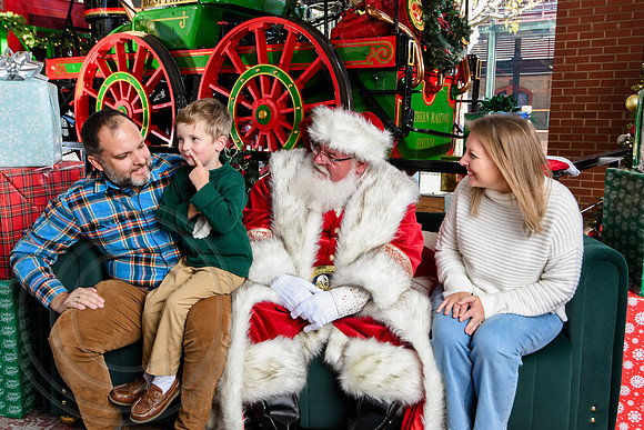 RKPhoto-2025-TheCharlestonSanta-Nov28-0070