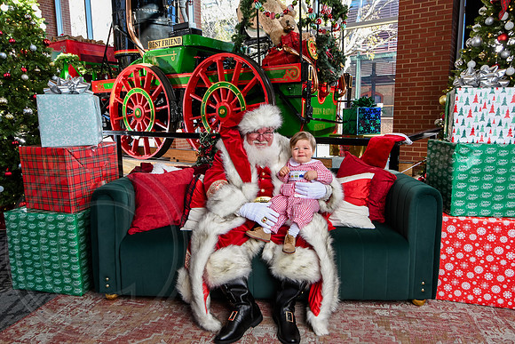 RKPhoto-2025-TheCharlestonSanta-Nov28-0073