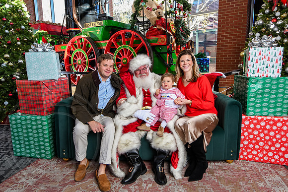 RKPhoto-2025-TheCharlestonSanta-Nov28-0075