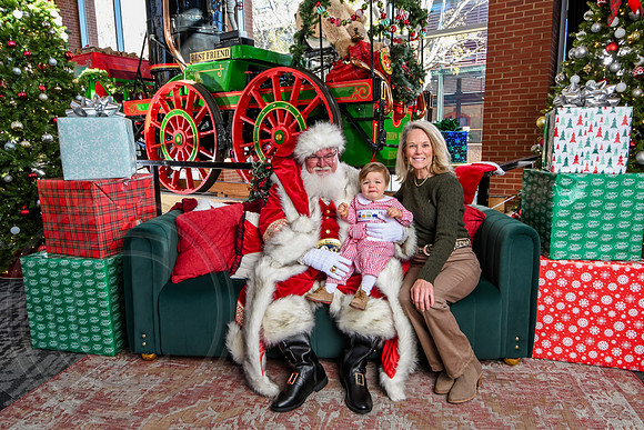 RKPhoto-2025-TheCharlestonSanta-Nov28-0076