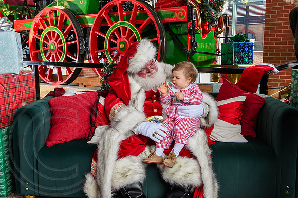 RKPhoto-2025-TheCharlestonSanta-Nov28-0078