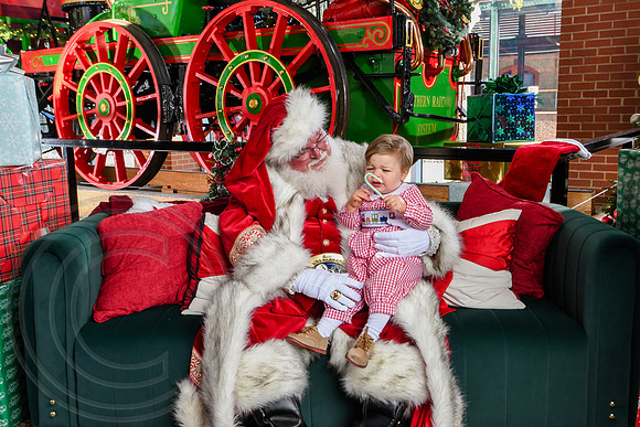 RKPhoto-2025-TheCharlestonSanta-Nov28-0079