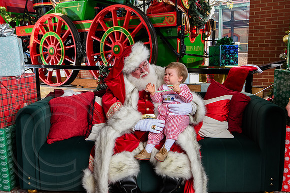 RKPhoto-2025-TheCharlestonSanta-Nov28-0080