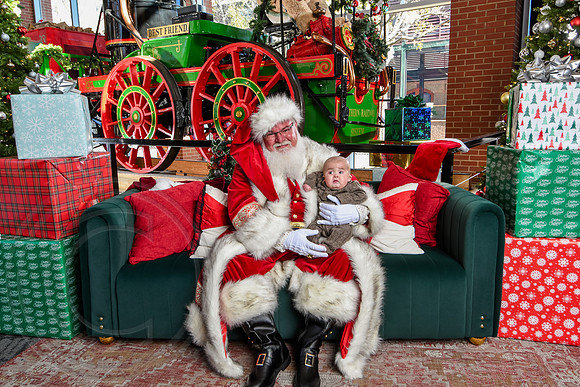 RKPhoto-2025-TheCharlestonSanta-Nov28-0082
