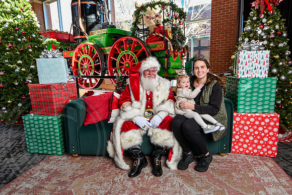 RKPhoto-2025-TheCharlestonSanta-Nov28-0083