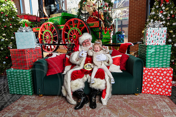 RKPhoto-2025-TheCharlestonSanta-Nov28-0092