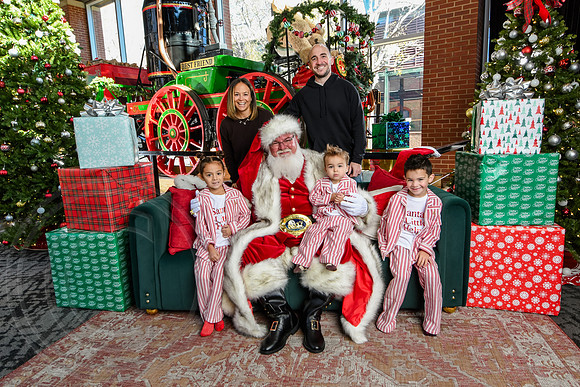 RKPhoto-2025-TheCharlestonSanta-Nov28-0097