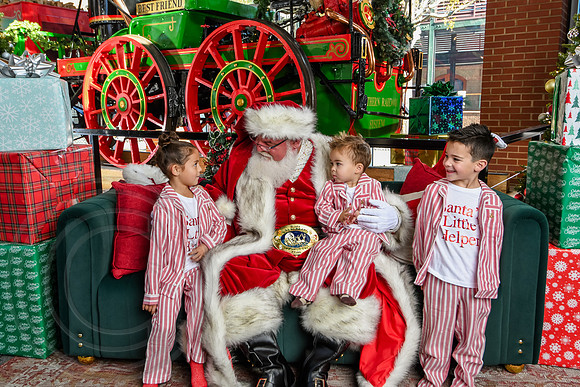RKPhoto-2025-TheCharlestonSanta-Nov28-0101