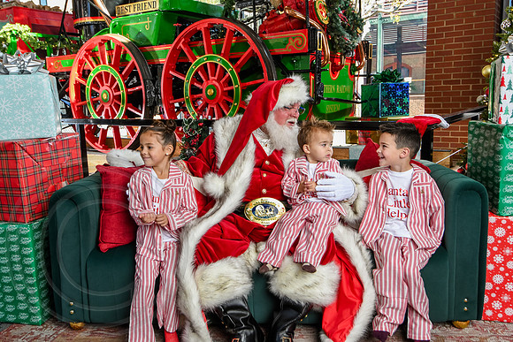 RKPhoto-2025-TheCharlestonSanta-Nov28-0102