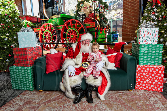 RKPhoto-2025-TheCharlestonSanta-Nov28-0105
