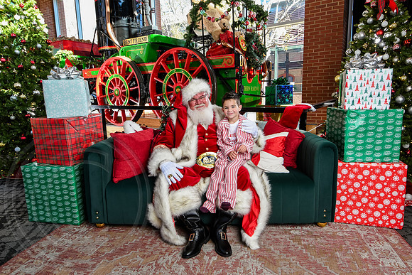 RKPhoto-2025-TheCharlestonSanta-Nov28-0107