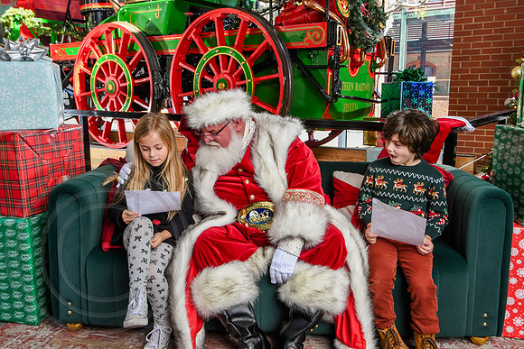 RKPhoto-2025-TheCharlestonSanta-Nov28-0113