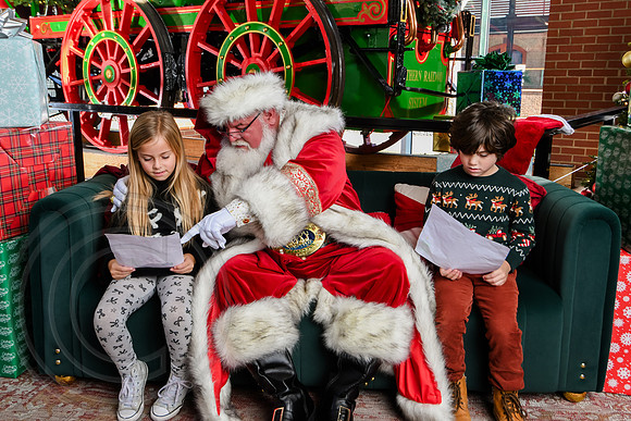 RKPhoto-2025-TheCharlestonSanta-Nov28-0114