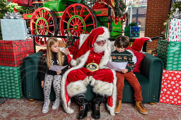 RKPhoto-2025-TheCharlestonSanta-Nov28-0115
