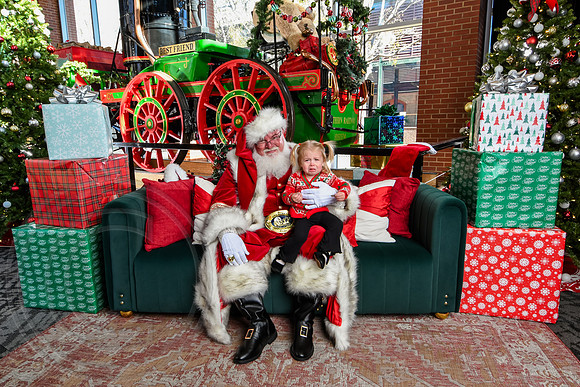 RKPhoto-2025-TheCharlestonSanta-Nov28-0120