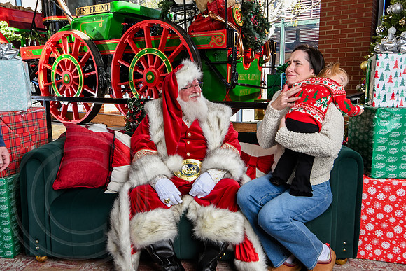 RKPhoto-2025-TheCharlestonSanta-Nov28-0122