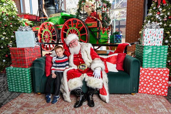 RKPhoto-2025-TheCharlestonSanta-Nov28-0123