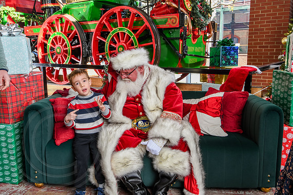 RKPhoto-2025-TheCharlestonSanta-Nov28-0125