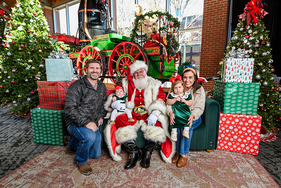 RKPhoto-2025-TheCharlestonSanta-Nov28-0134