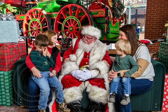 RKPhoto-2025-TheCharlestonSanta-Nov28-0139