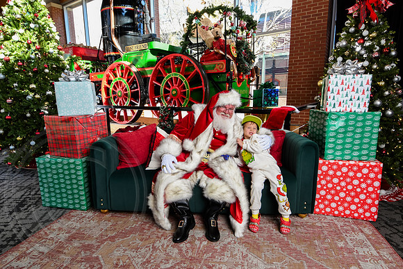 RKPhoto-2025-TheCharlestonSanta-Nov28-0147