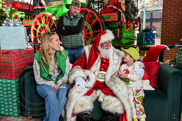 RKPhoto-2025-TheCharlestonSanta-Nov28-0150