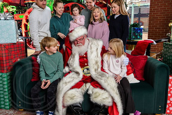 RKPhoto-2025-TheCharlestonSanta-Nov28-0156