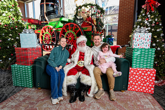 RKPhoto-2025-TheCharlestonSanta-Nov28-0159