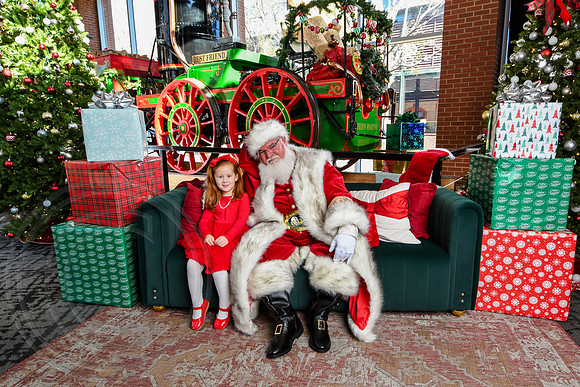 RKPhoto-2025-TheCharlestonSanta-Nov28-0160