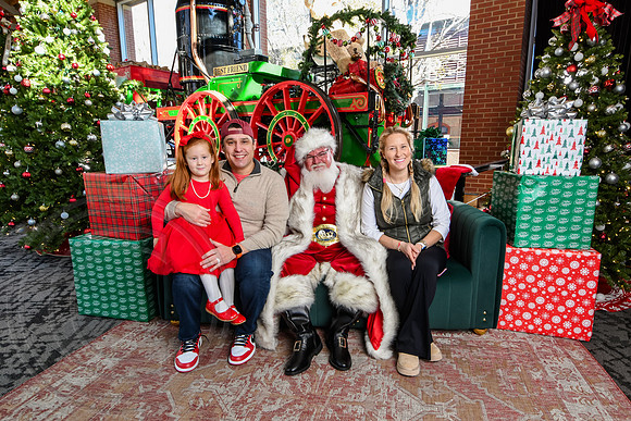 RKPhoto-2025-TheCharlestonSanta-Nov28-0162