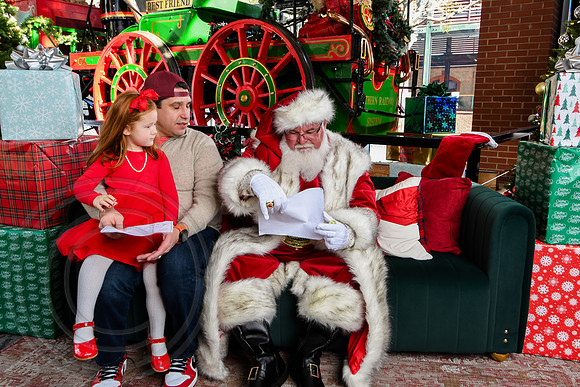 RKPhoto-2025-TheCharlestonSanta-Nov28-0163