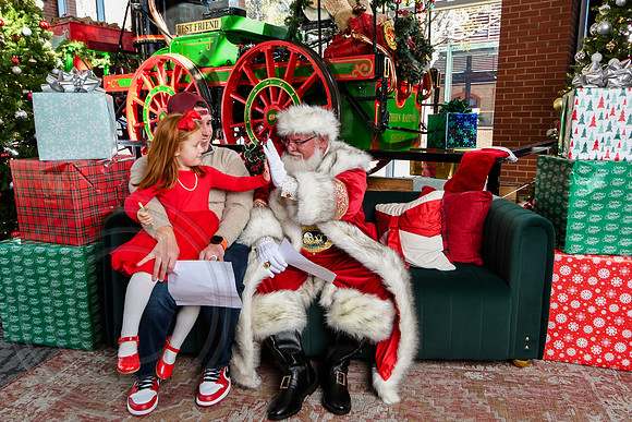 RKPhoto-2025-TheCharlestonSanta-Nov28-0166
