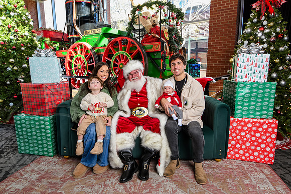 RKPhoto-2025-TheCharlestonSanta-Nov28-0168