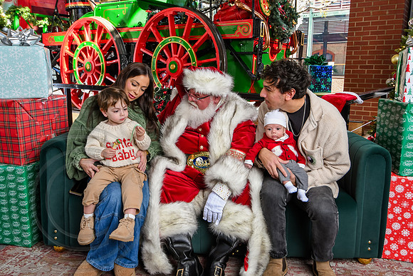 RKPhoto-2025-TheCharlestonSanta-Nov28-0169