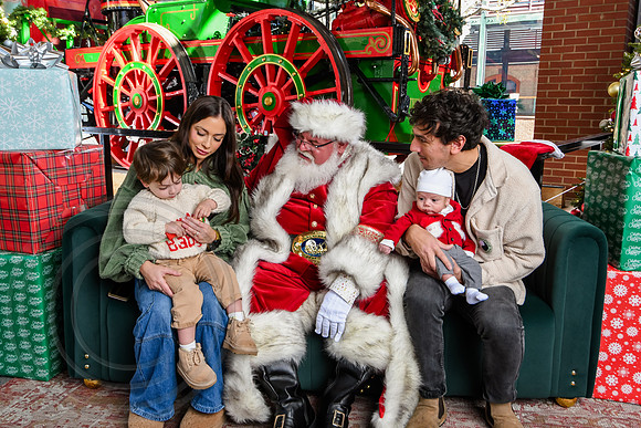 RKPhoto-2025-TheCharlestonSanta-Nov28-0170