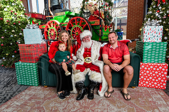 RKPhoto-2025-TheCharlestonSanta-Nov28-0171