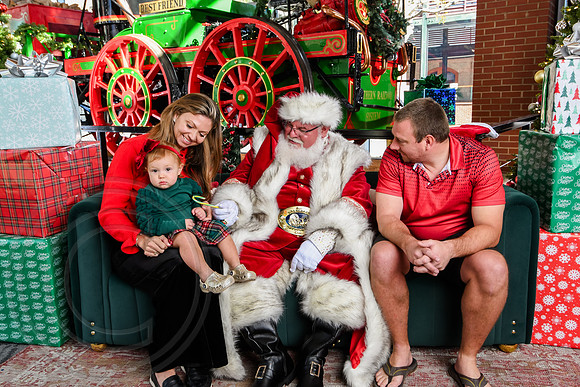 RKPhoto-2025-TheCharlestonSanta-Nov28-0173