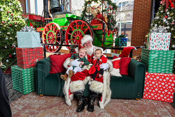 RKPhoto-2025-TheCharlestonSanta-Nov28-0178