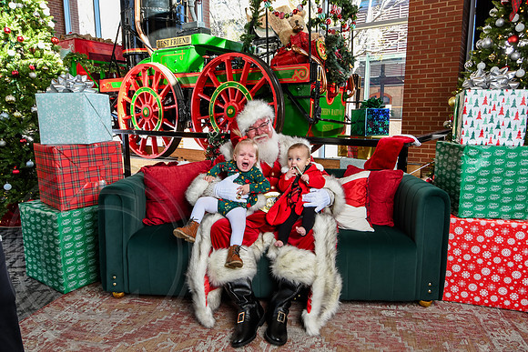 RKPhoto-2025-TheCharlestonSanta-Nov28-0179