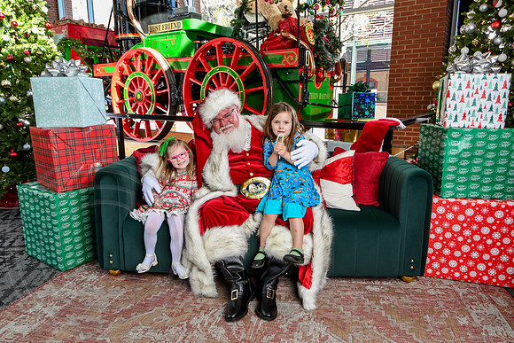 RKPhoto-2025-TheCharlestonSanta-Nov28-0180