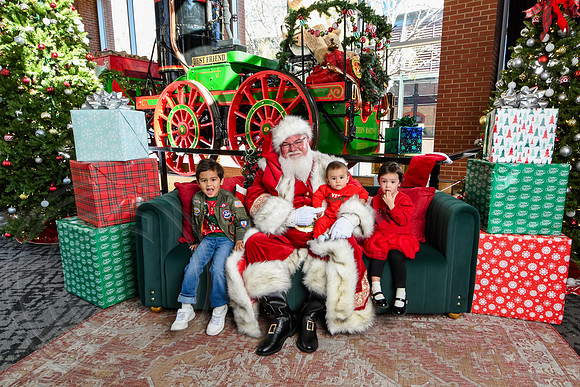 RKPhoto-2025-TheCharlestonSanta-Nov28-0181
