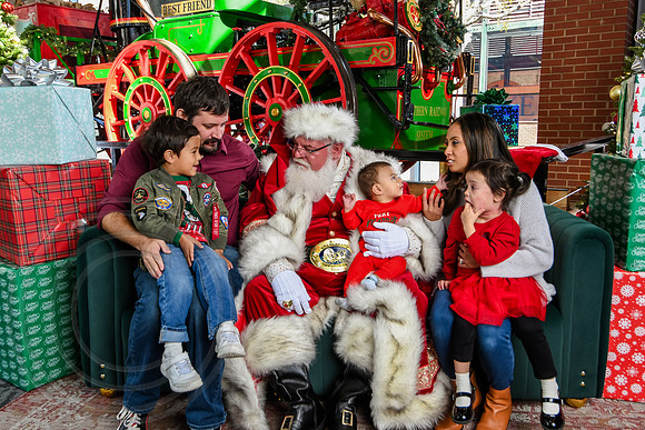 RKPhoto-2025-TheCharlestonSanta-Nov28-0184