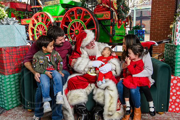 RKPhoto-2025-TheCharlestonSanta-Nov28-0186