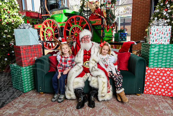 RKPhoto-2025-TheCharlestonSanta-Nov28-0192