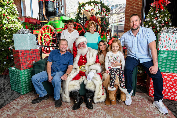 RKPhoto-2025-TheCharlestonSanta-Nov28-0199
