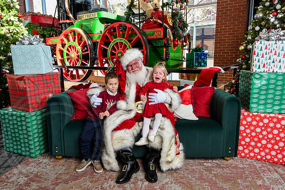 RKPhoto-2025-TheCharlestonSanta-Nov28-0201