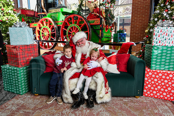 RKPhoto-2025-TheCharlestonSanta-Nov28-0202
